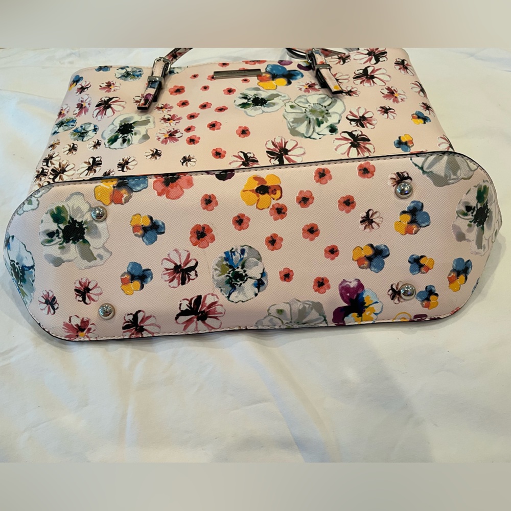 SOLD NINE WEST light pink floral tote handbag 🌸 - Picture 6 of 15